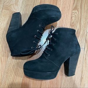 STEVE MADDEN • raspy lace up heeled booties